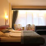 Hotel Kurfuerst Am Kurfuerstendamm 3*