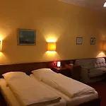 Hotel Kurfuerst Am Kurfuerstendamm 3*