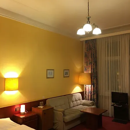 Hotel Kurfuerst Am Kurfuerstendamm