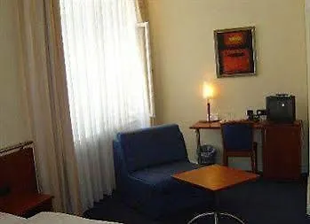 Kurfuerst Am Kurfuerstendamm Szálloda Berlin