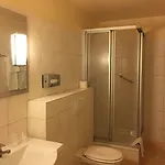 كورفورست أم كورفورستيندام 3*