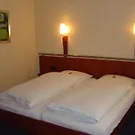فندق كورفورست أم كورفورستيندام 3*