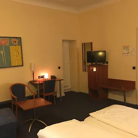 Kurfuerst Am Kurfuerstendamm 3*