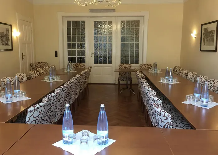 Hotel Kurfuerst Am Kurfuerstendamm 3*