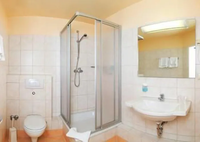 Hotel Kurfuerst Am Kurfuerstendamm 3*