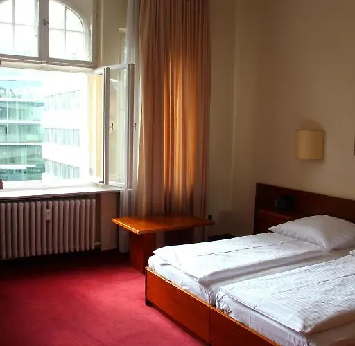 Hotel Kurfuerst Am Kurfuerstendamm 3*