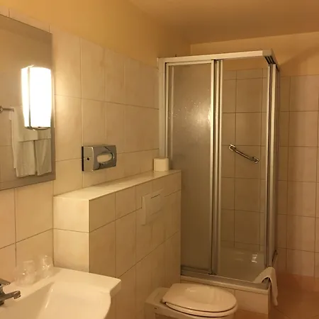 Kurfuerst Am Kurfuerstendamm 3*