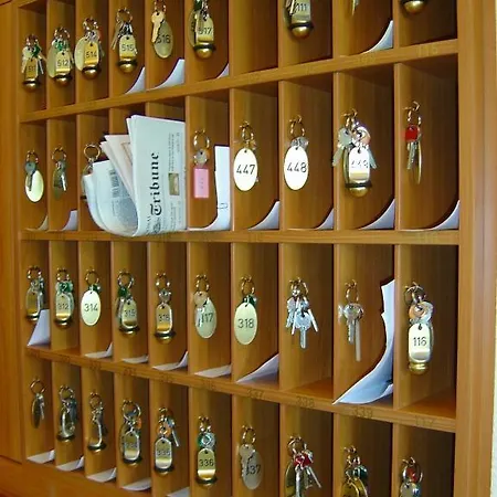 Kurfuerst Am Kurfuerstendamm 3*