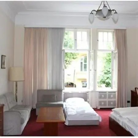 Kurfuerst Am Kurfuerstendamm Hotel 3*