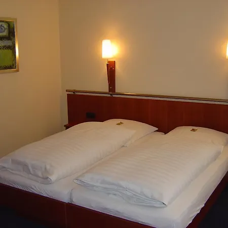 Hotel Kurfuerst Am Kurfuerstendamm 3*