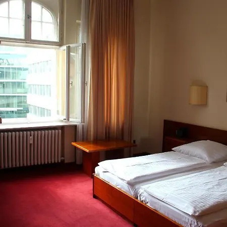 Hotell Kurfuerst Am Kurfuerstendamm 3*