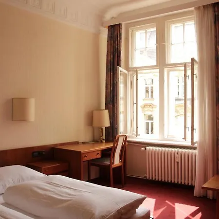 Hotel Kurfuerst Am Kurfuerstendamm 3*